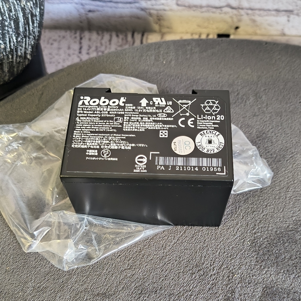 OEM iRobot Roomba vacuum lithium ion battery replacement, e i j7+, series i7 i7+